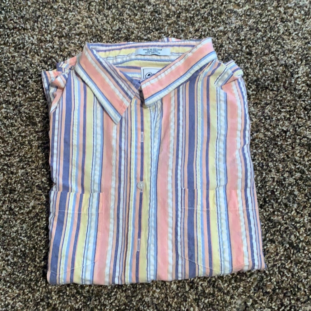 Women’s shirt sleeve button up
